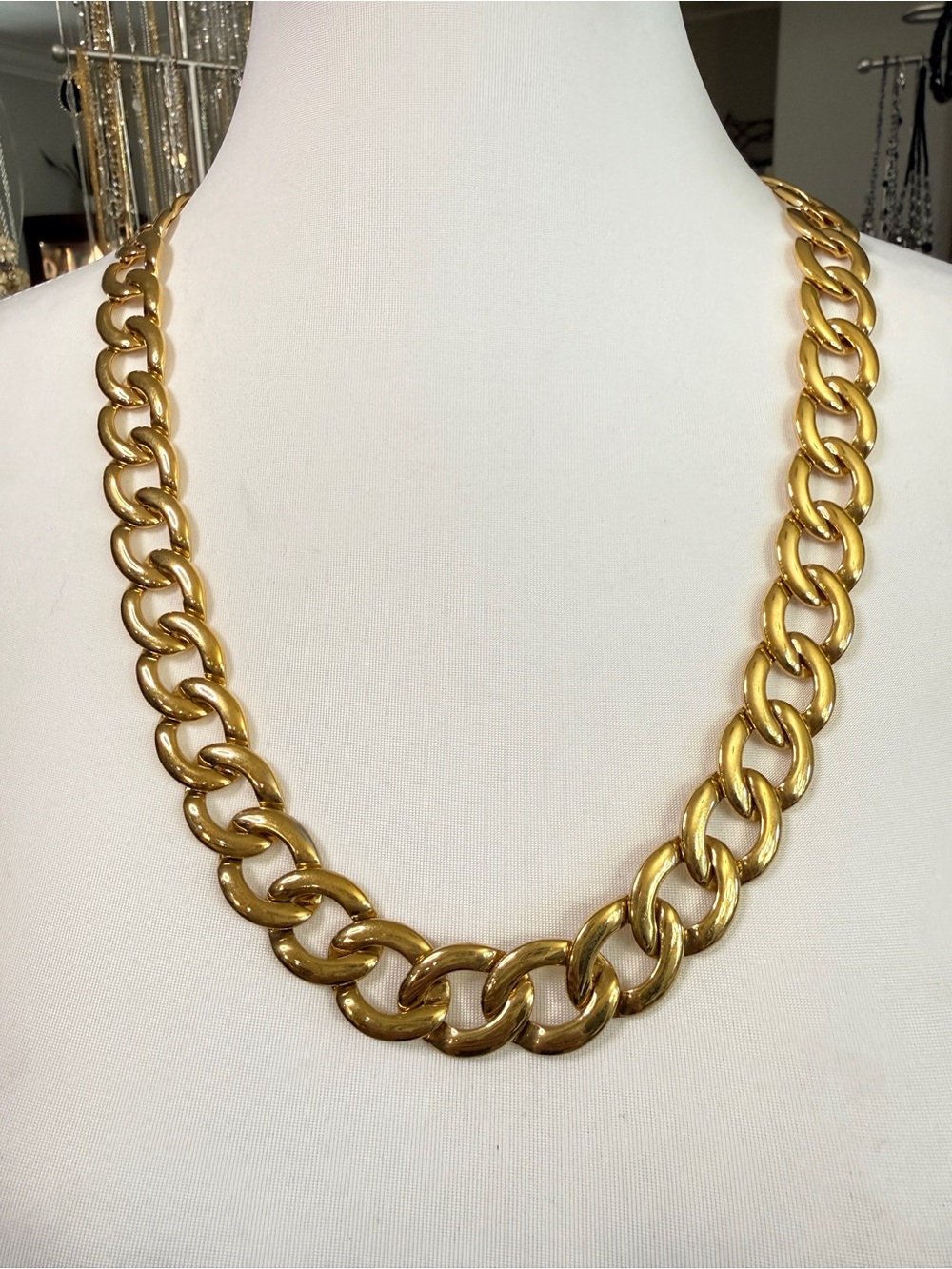 Vintage 1980s NAPIER Signed Gold Tone Chunky Curb Chain Runway Necklace